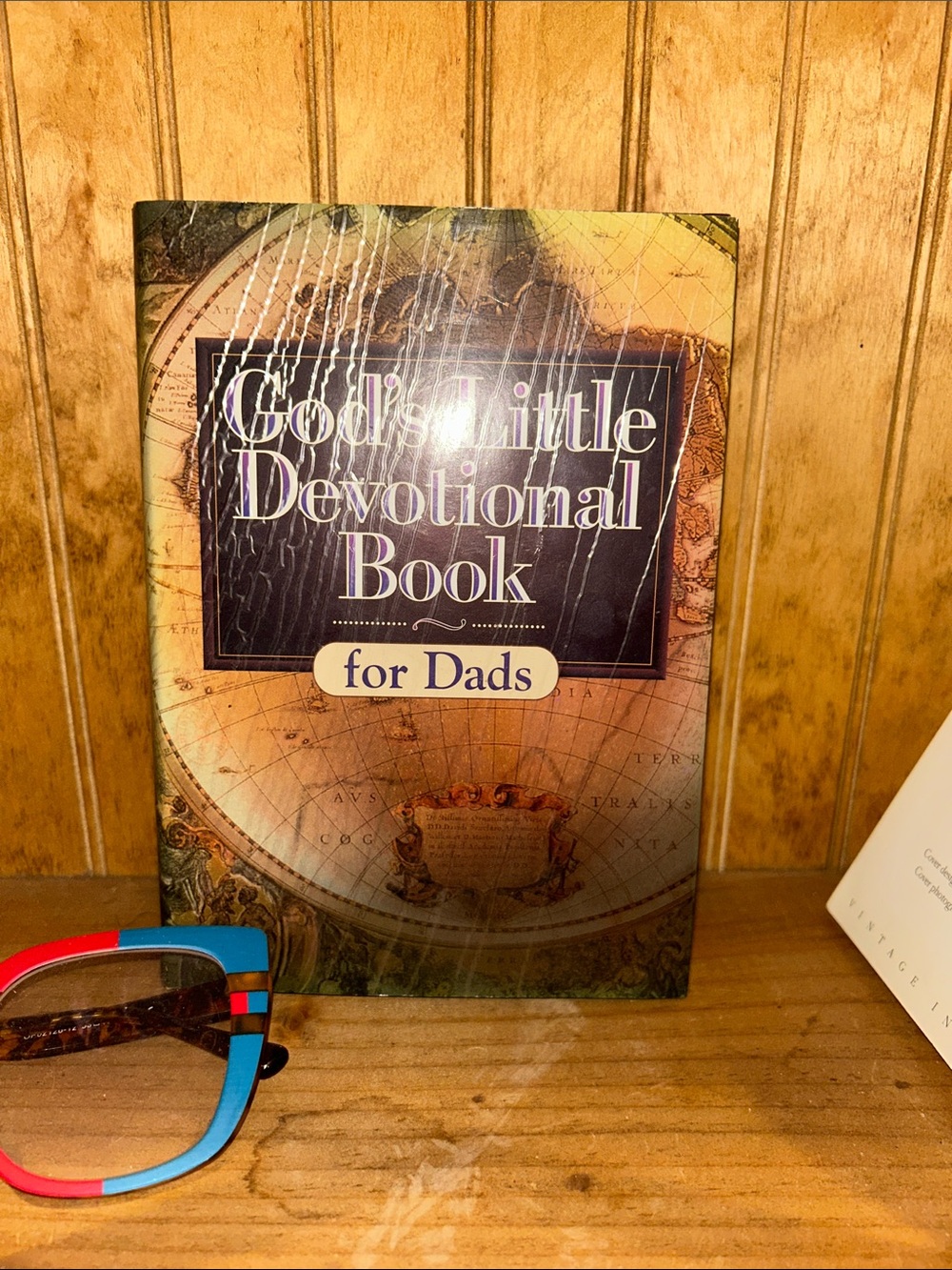 God's Little Devotional Book for Dads